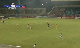 Pha đốt lưới nhà khó tin của cầu thủ Khánh Hòa