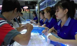 'Phố vàng bạc' Sài Gòn tấp nập ngày khai trương