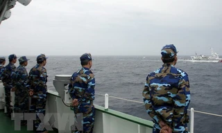 Các chiến sỹ cảnh sát biển Việt Nam trong chuyến tuần tra chung kiểm tra liên hợp nghề cá Vịnh Bắc Bộ Việt Nam-Trung Quốc. (Ảnh: Tuấn Anh/TTXVN)