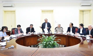 Thủ tướng Nguyễn Xuân Phúc làm việc với cá bộ, ngành và Hiệp hội Dược liệu Việt Nam về phát triển nguồn dược liệu trong nước. Ảnh: VGP