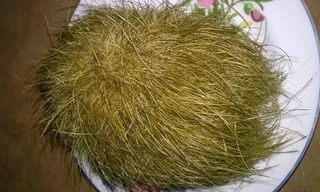 "Cát lợn" mà gia đình anh Hoàn tìm thấy khi mổ heo. Ảnh: CTV.