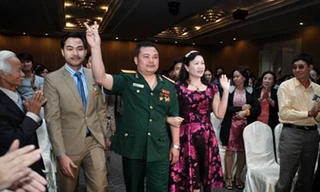 Lê Xuân Giang, (mặc quân phục), người đứng đầu "tập đoàn lừa đảo" Liên Kết Việt.