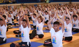 Gần 1.000 người dân Hà Nội tham gia đồng diễn hưởng ứng Ngày Quốc tế Yoga