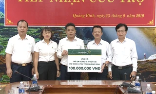 Habeco trao 100 triệu đồng ủng hộ trẻ em vùng bị ảnh hưởng mưa lũ tại tỉnh Quảng Bình 