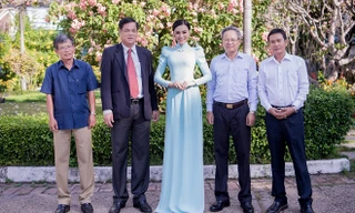 Trần Huyền Nhung dịu dàng với áo dài truyền thống của NTK Tuấn Hải 