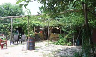 Nhà hầm kỳ dị dựng bằng 5 nghìn bao cát ở Hà Nội