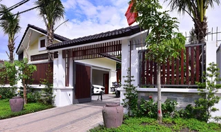 Tông màu trầm biệt thự 'sang chảnh' của đại gia Bình Dương