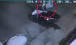 Bật cười khi xem clip trộm bất lực bẻ khóa xe máy