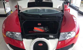 Siêu xe Bugatti Veyron đang được rao bán tại một showroom ở TP.HCM. Ảnh: Huracan.