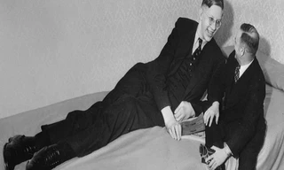 Theo Business Insider, Robert Pershing Wadlow sinh ngày 22/2/1918, nặng 3,9 kg. Một thời gian ngắn sau khi sinh, ông bắt đầu phát triển với tốc độ đáng kinh ngạc. Khi 6 tháng tuổi, Wadlow nặng 13 kg, gấp đôi cân nặng thông thường theo lứa tuổi.