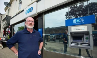 Mất 80 triệu đồng, khách 'ăn vạ' 3 ngày trước cửa ngân hàng