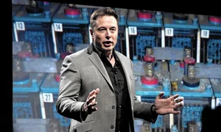 Tỷ phú Elon Musk muốn kết nối não người với máy tính. Ảnh: LA Times.