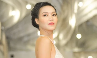 Thùy Dung khoe lưng trần dự tiệc