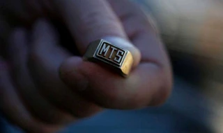 Chiếc nhẫn mà Robert Fowler đánh mất 35 năm trước trên biển Bolinas. Ảnh: Sfgate