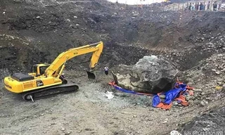 Khối đá ngọc bích gần 200 tấn ở Myanmar