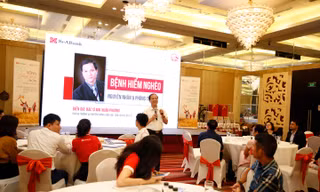 Phần chia sẻ của BS. Mai Xuân Phương thu hút sự quan tâm của đông đảo khách hàng tham gia tọa đàm