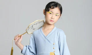 Mẫu nhí 10 tuổi 'thần thái' như bản sao siêu mẫu số 1 châu Á