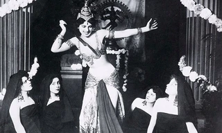 Từ một vũ nữ, bà Mata Hari đã trở thành một điệp viên. (Ảnh: Style)