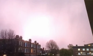 Hai máy bay bị sét đánh trúng trên bầu trời Anh