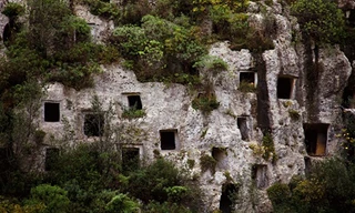 Một khu mộ ở nghĩa địa Pantalica. Ảnh: Carlo Columba/Flickr.