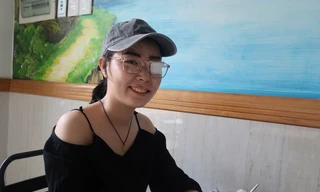 Thu Hương với khuôn mặt rạng rỡ và nụ cười tự tin