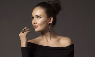 Vẻ đẹp huyền bí của ca sĩ hát ở lễ khai mạc World Cup 2018