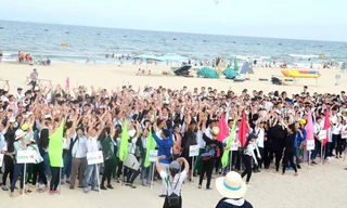 1500 sinh viên cùng nhảy flash-mod kêu gọi mọi người cùng bảo vệ môi trường biển