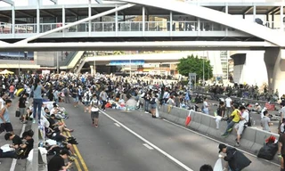 Hong Kong: Người biểu tình 'phong tỏa' trụ sở chính quyền