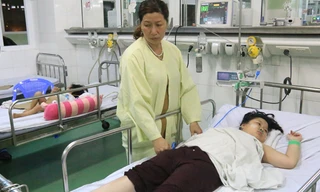 Các cháu bé trong vụ lật tàu điều trị tại bệnh viện Phụ sản – Nhi Đà Nẵng.