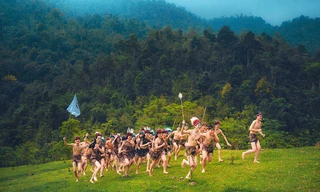 Ảnh kỷ yếu thổ dân 'chất lừ' của học sinh Thái Nguyên