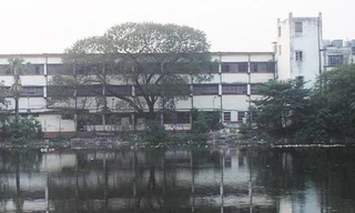 Trường Cao đẳng Y tế Nilratan Sarkar - nơi nhóm bác sĩ đánh chết tên trộm điện thoại. Ảnh: BBC