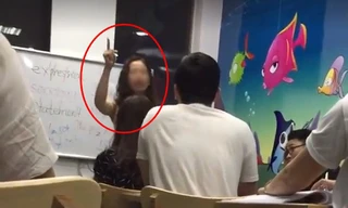 Cô giáo dạy tiếng Anh cùng nam học viên tranh cãi gay gắt ngay trong lớp học. Ảnh cắt từ clip