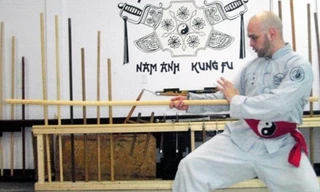 Môn đồ Vịnh Xuân liên tục đưa ra lời khiêu chiến với Chưởng môn Kiệt.