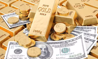 Giá vàng đang chịu áp lực giảm từ đồng USD mạnh. 