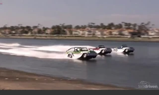 Ôtô 'đa nhiệm' biến thành ca nô lướt sóng