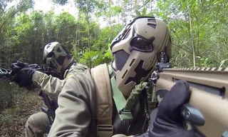 Lộ “mặt nạ siêu nhân” chống đạn cực ngầu của quân đội Nhật