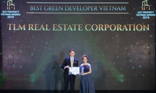 Bà Nguyễn Thị Thanh Tú – Chủ tịch HĐQT Tập đoàn BĐS TLM nhận giải thưởng “Nhà phát triển bất động sản xanh tốt nhất Việt Nam 2019”