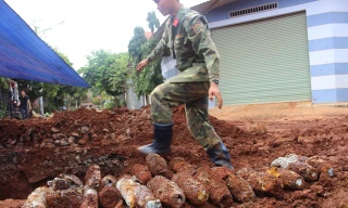 Cơ quan chức năng đang xử lý số vũ khí mới phát hiện.