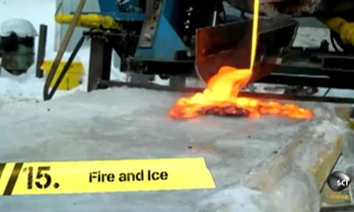 'Trứng từ địa ngục' xuất hiện khi đổ dung nham lên băng