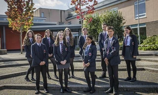 Hai học sinh trong nhóm đạt IQ cao hơn Albert Einstein và Stephen Hawking.