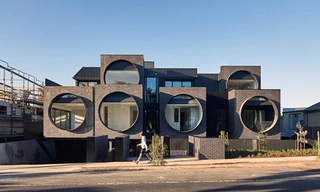 Khu chung cư hút mắt với các cửa sổ tròn khổng lồ