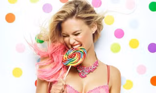 Siêu mẫu Bar Refaeli khoe thân 'ngọt lịm' như kẹo 