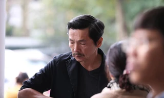 NSƯT Trung Anh thất thần trong lễ tang NSND Anh Tú