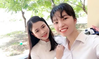 Nguyễn Thị Vàng (bên trái) cùng bạn thân