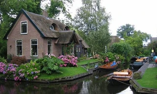 Ngỡ ngàng với những ngôi làng như bước ra từ truyện cổ Grim