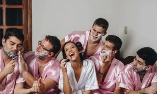 Rebecca cùng những người bạn phù dâu đặc biệt của mình