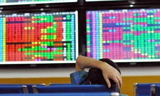 Bán tháo cuối phiên, VN-Index giảm hơn 31 điểm