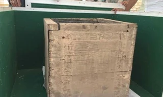Hộp gỗ được cho là quan tài đựng thi thể công chúa Ai Cập. Ảnh: BBC.