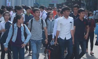 Thí sinh dự thi quá đông, là cơ hội cho kẻ gian trà trộn giở trò trộm cắp.