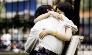 Nam sinh làm chuyện 'người lớn' với bạn gái 14 tuổi